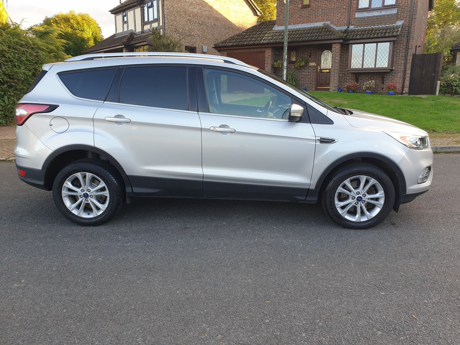 [ berth ]Ford Kuga