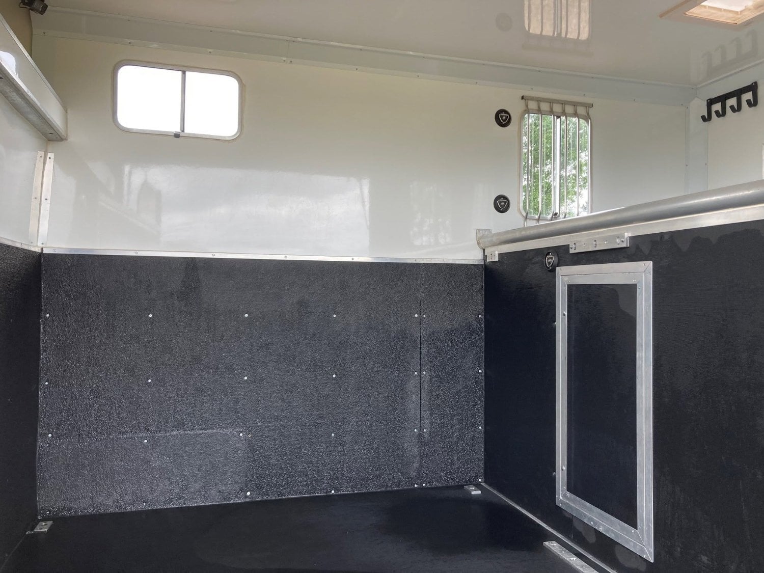 Marlborough  Vauxhall Horsebox - Trailers & Horseboxes