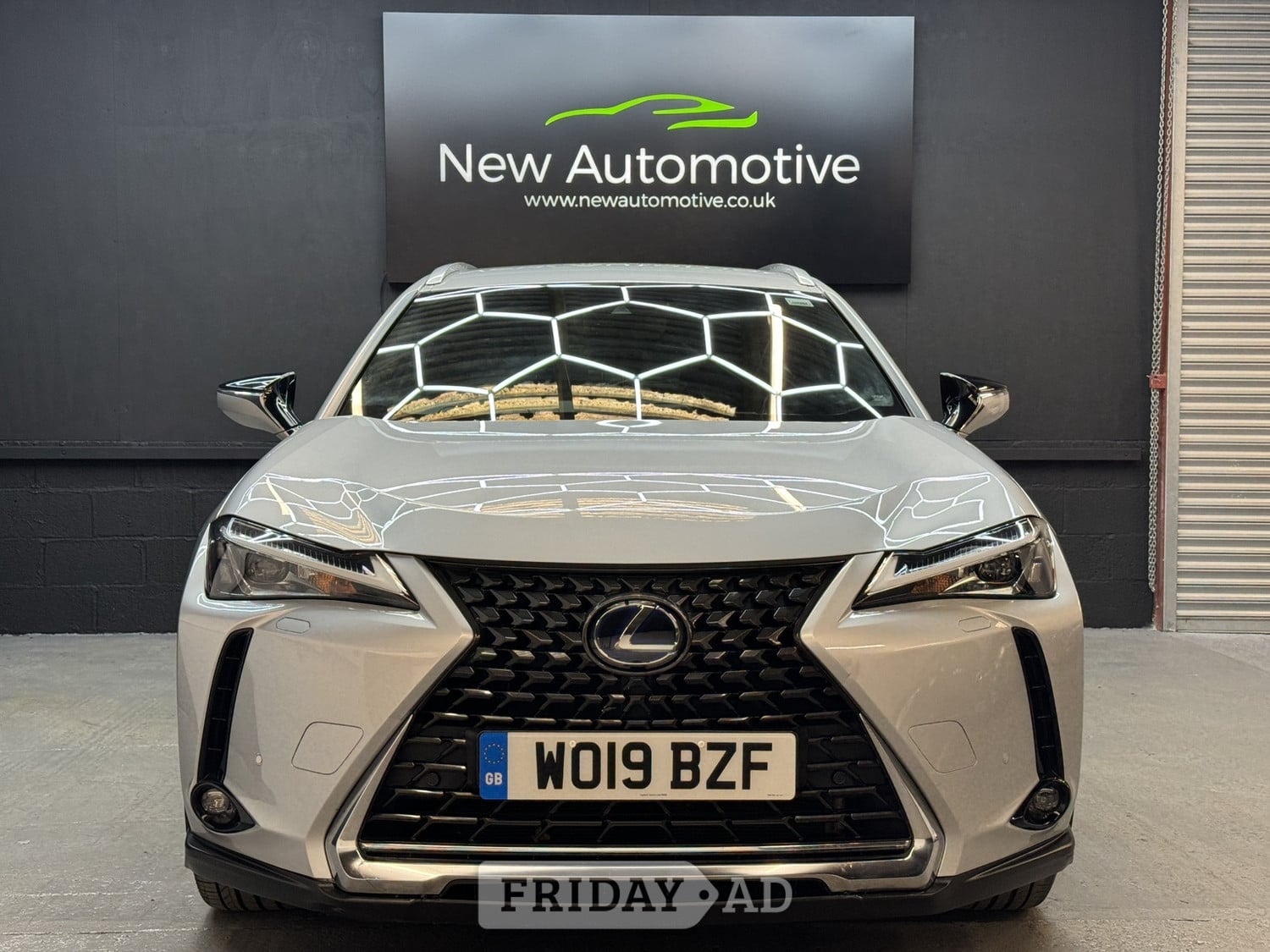 [ berth ]Lexus UX
