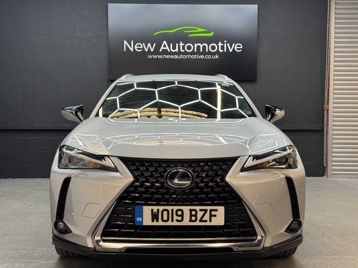 [ berth ]Lexus UX