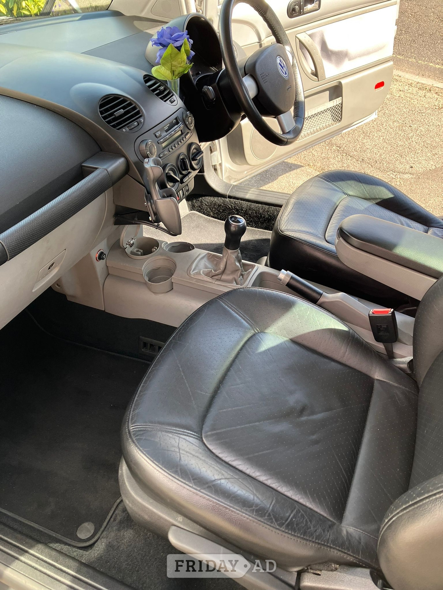 Volkswagen Beetle 2000 - Cars in New Milton