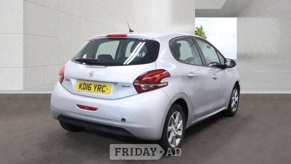Peugeot 208 2016 - Cars in Staines