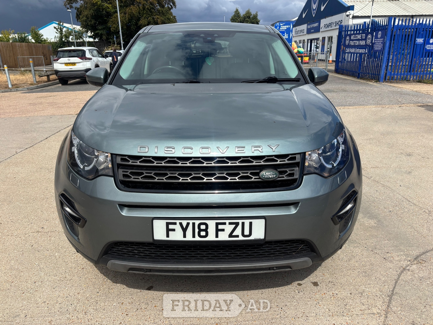 [ berth ]Land Rover Discovery Sport