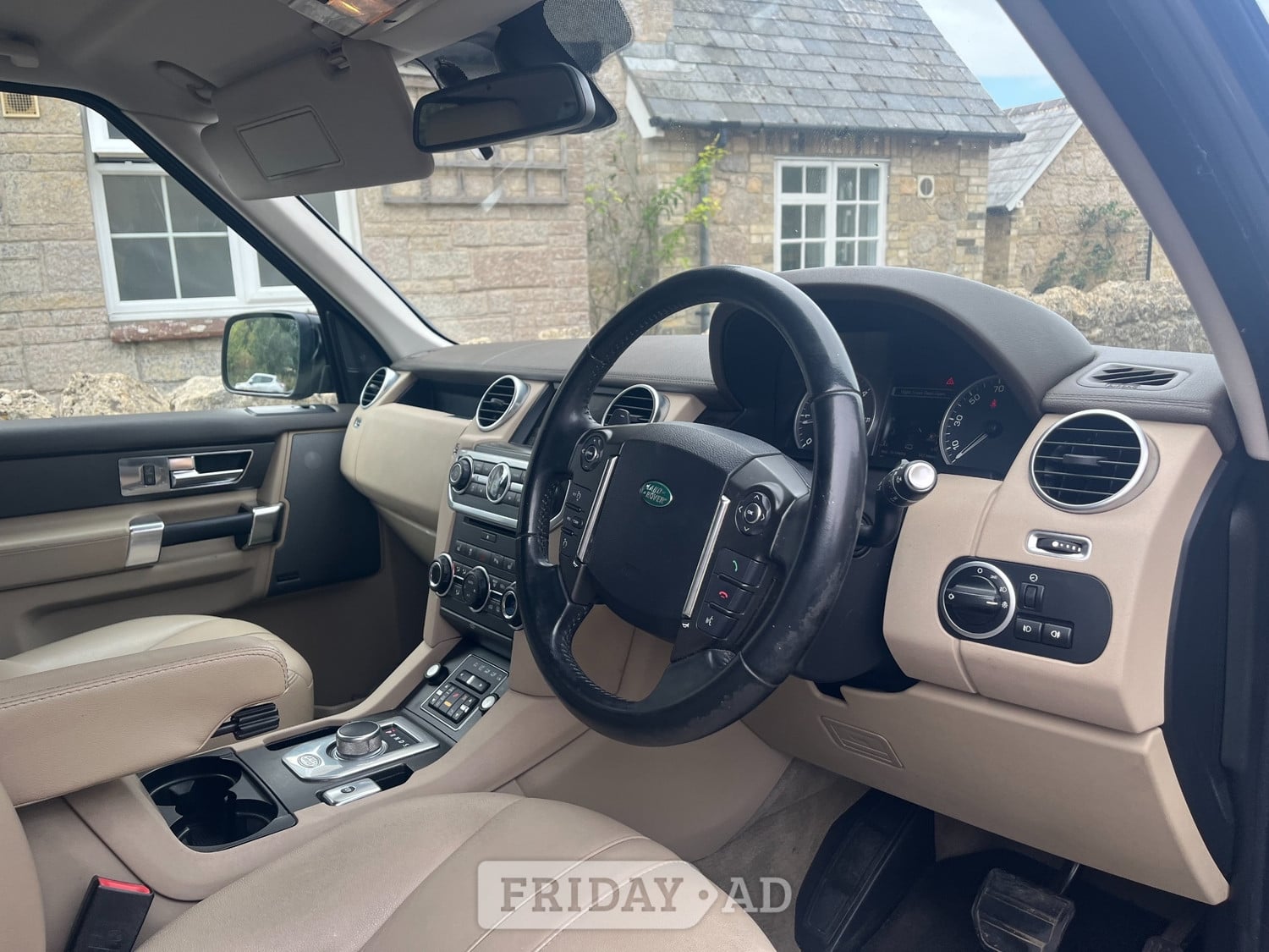 [ berth ]Land Rover Discovery 4