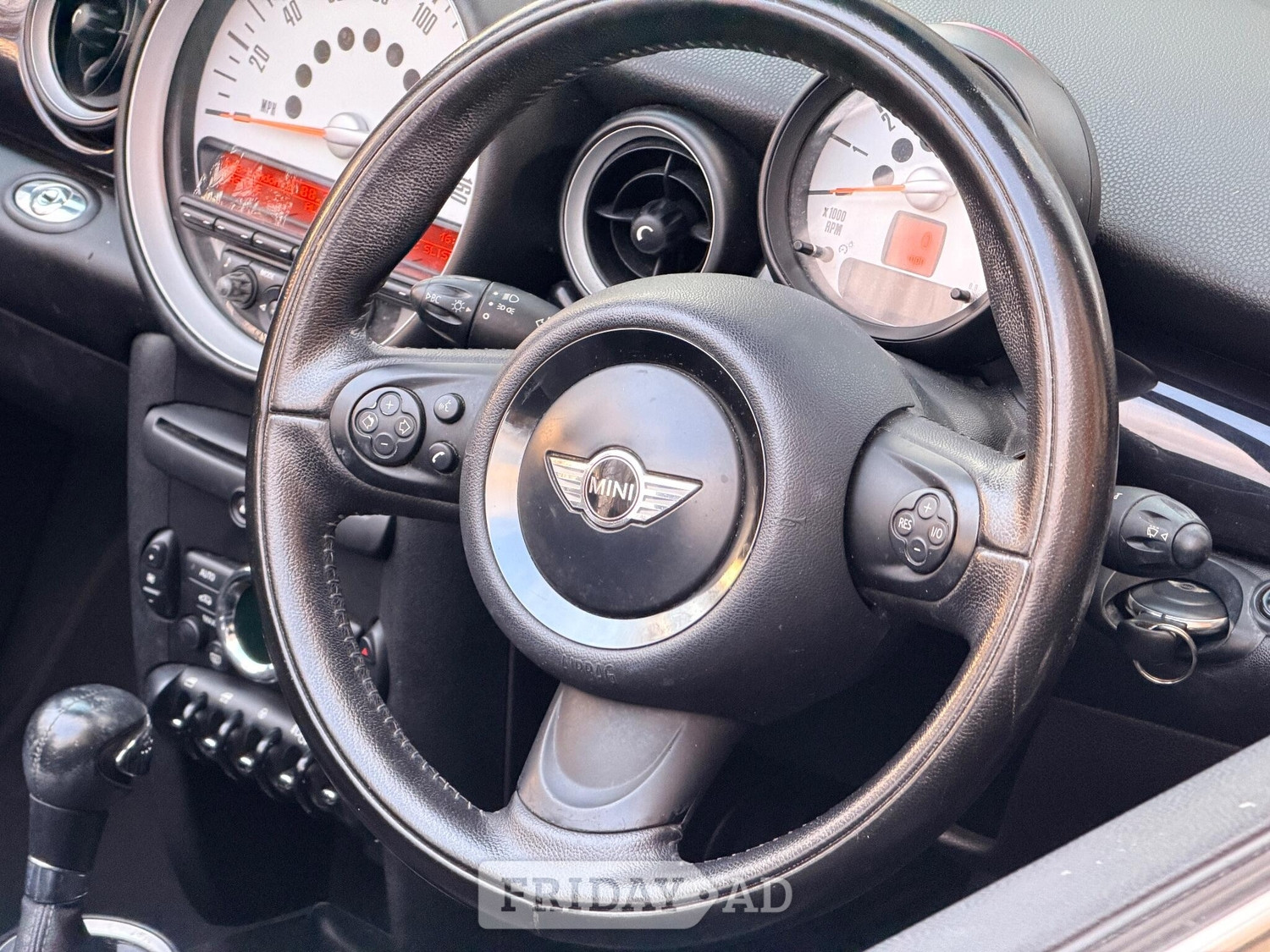 Mini Convertible 2011 - Cars