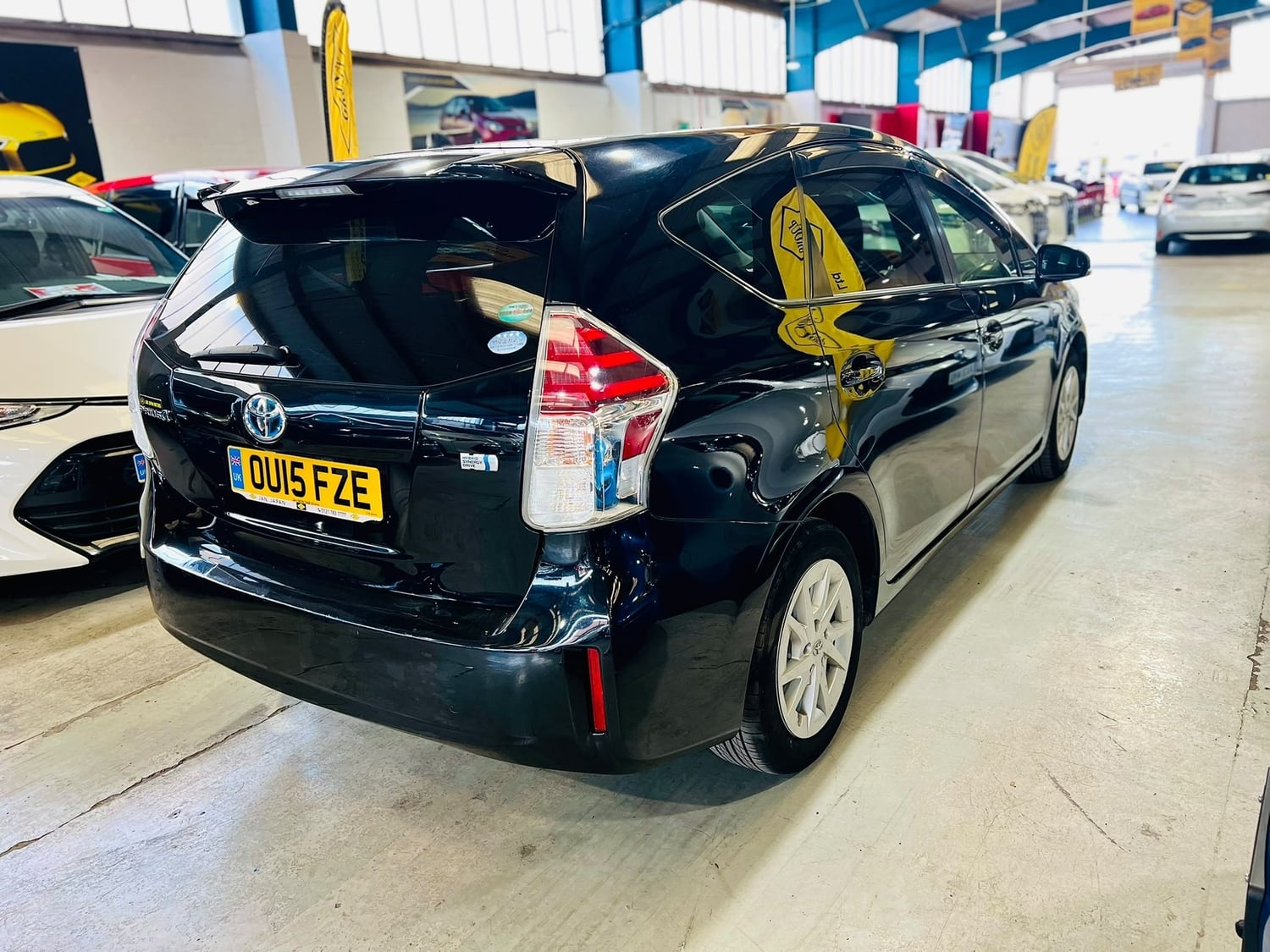 [ berth ]Toyota 7 Seat Prius