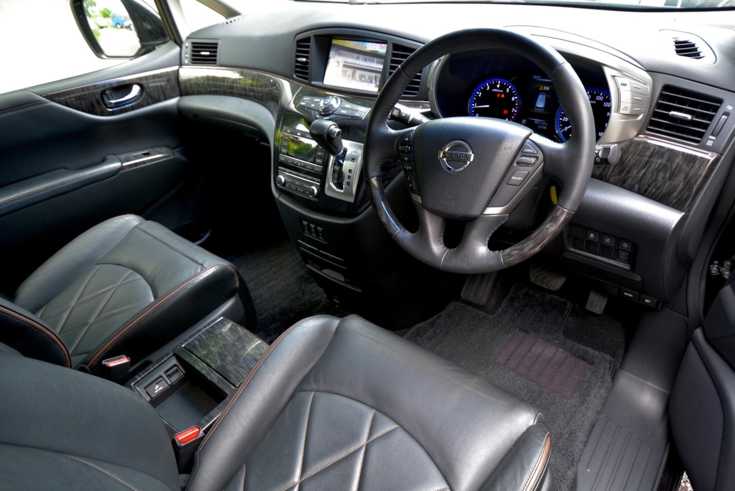 [ berth ]Nissan Elgrand