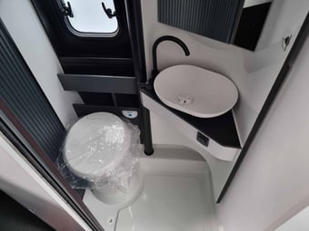 Adria Twin Supreme 640 SGX 2025 for sale