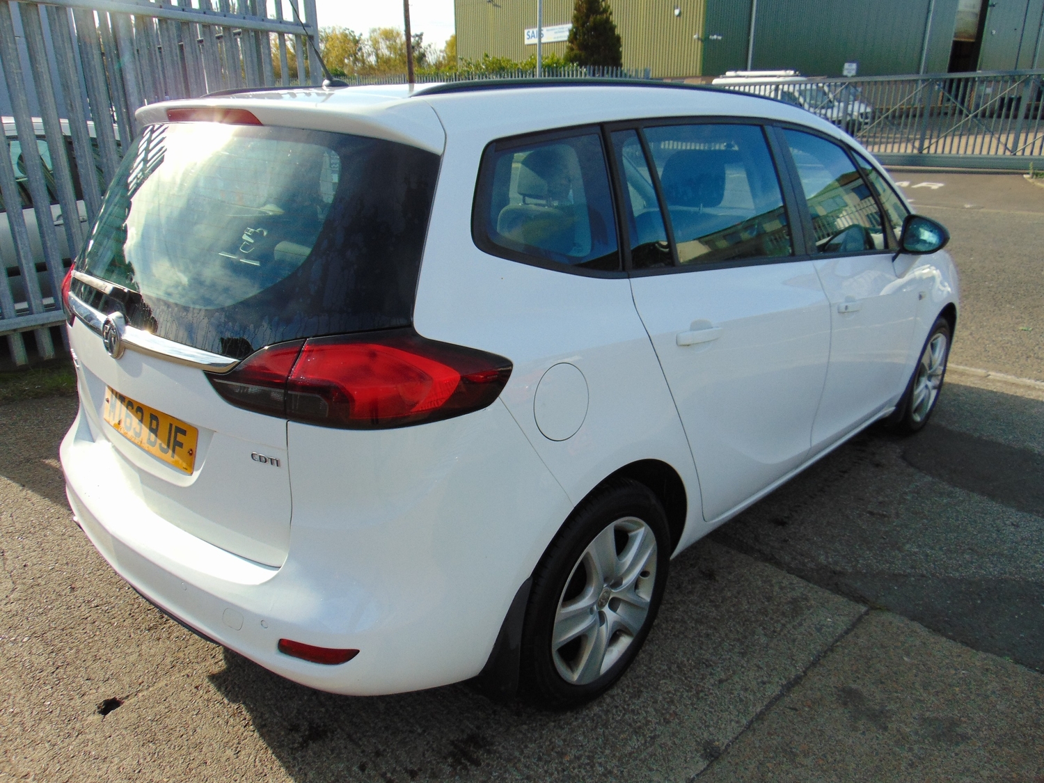 [ berth ]Vauxhall Zafira Tourer