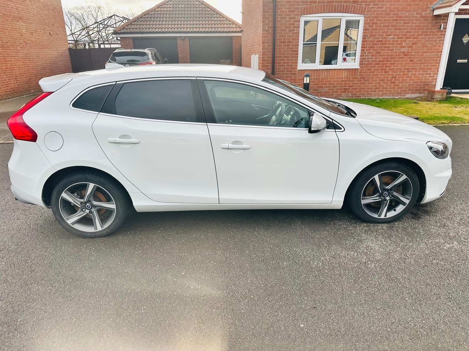 Volvo V40 2015 - Cars in Peterborough