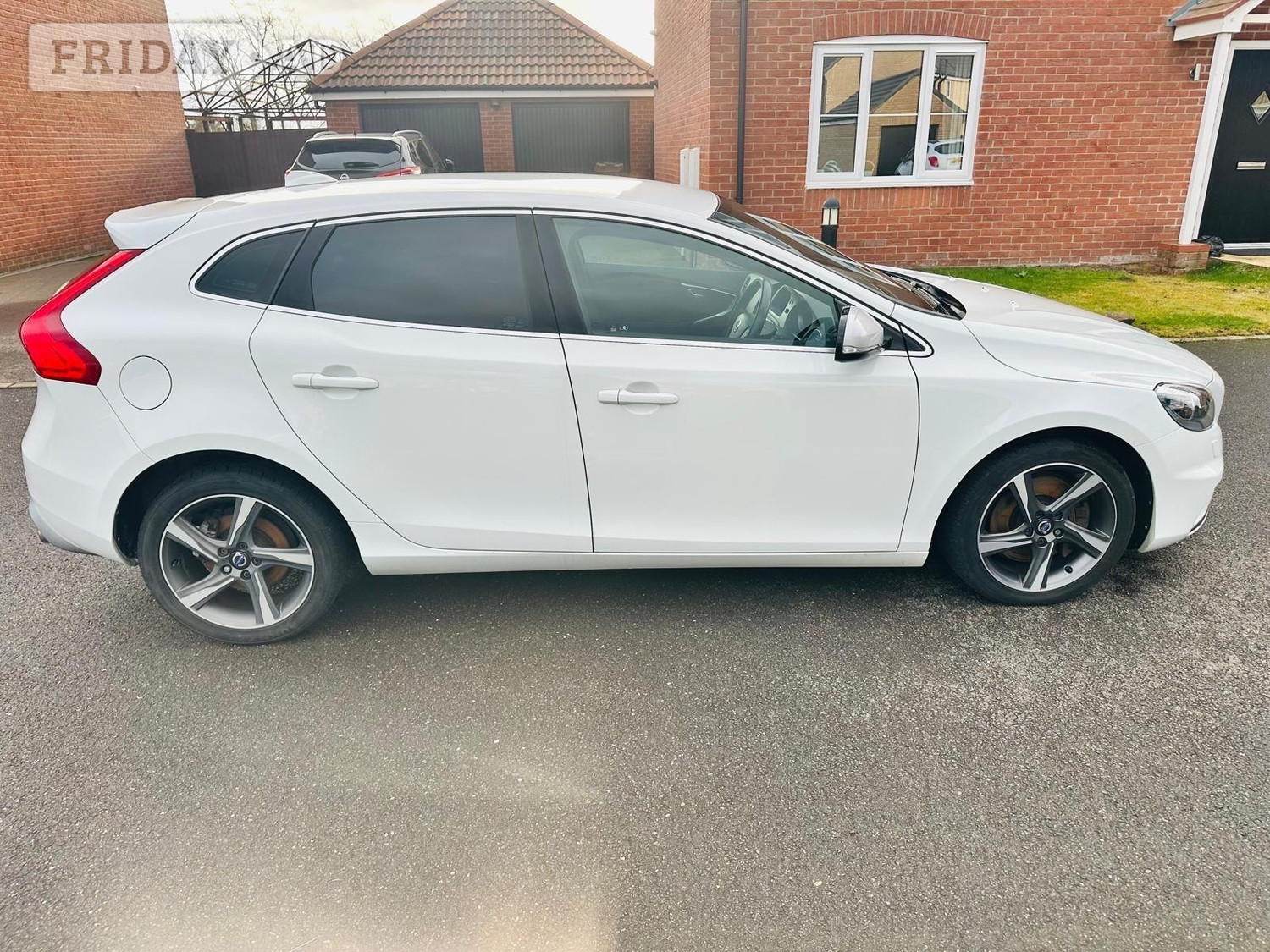 Volvo V40 2015 - Cars in Peterborough