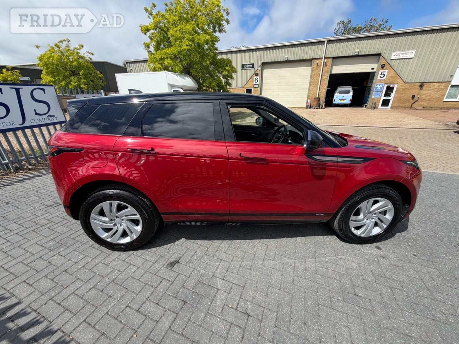 [ berth ]Land Rover Range Rover Evoque