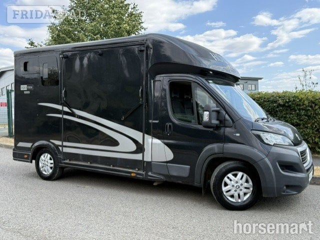 Equi-Trek Supersonic Peugeot Boxer  Horsebox in Banbury