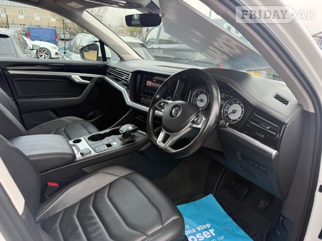 Volkswagen Touareg 2019 - Cars