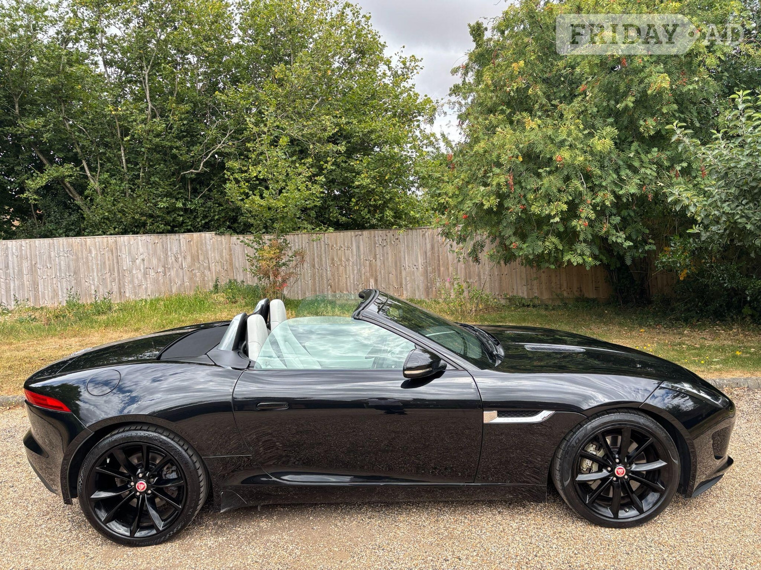 Jaguar F-Type 2016 in High Wycombe