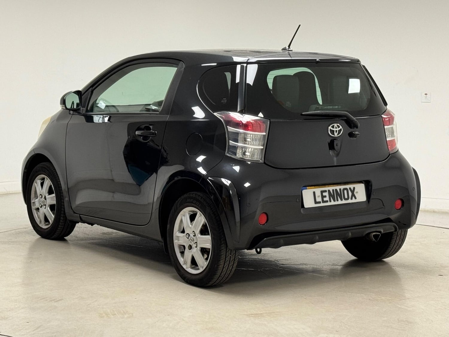 Toyota IQ 2009 - Cars in Brent