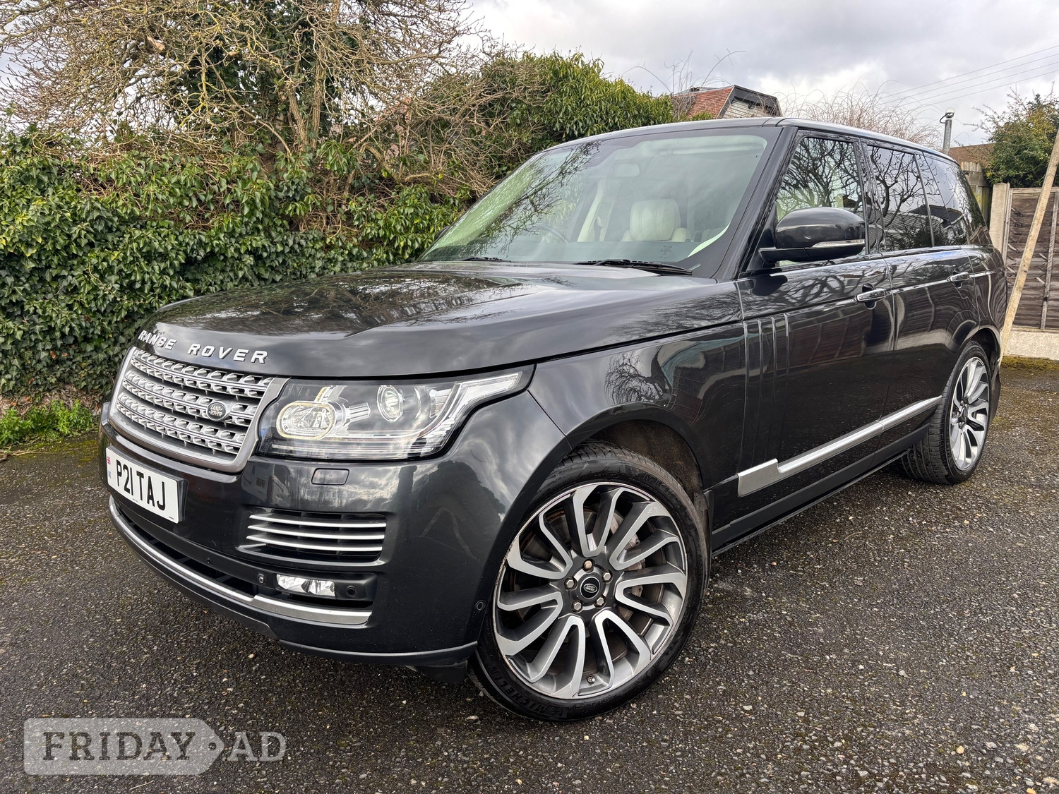 [ berth ]Land Rover Range Rover