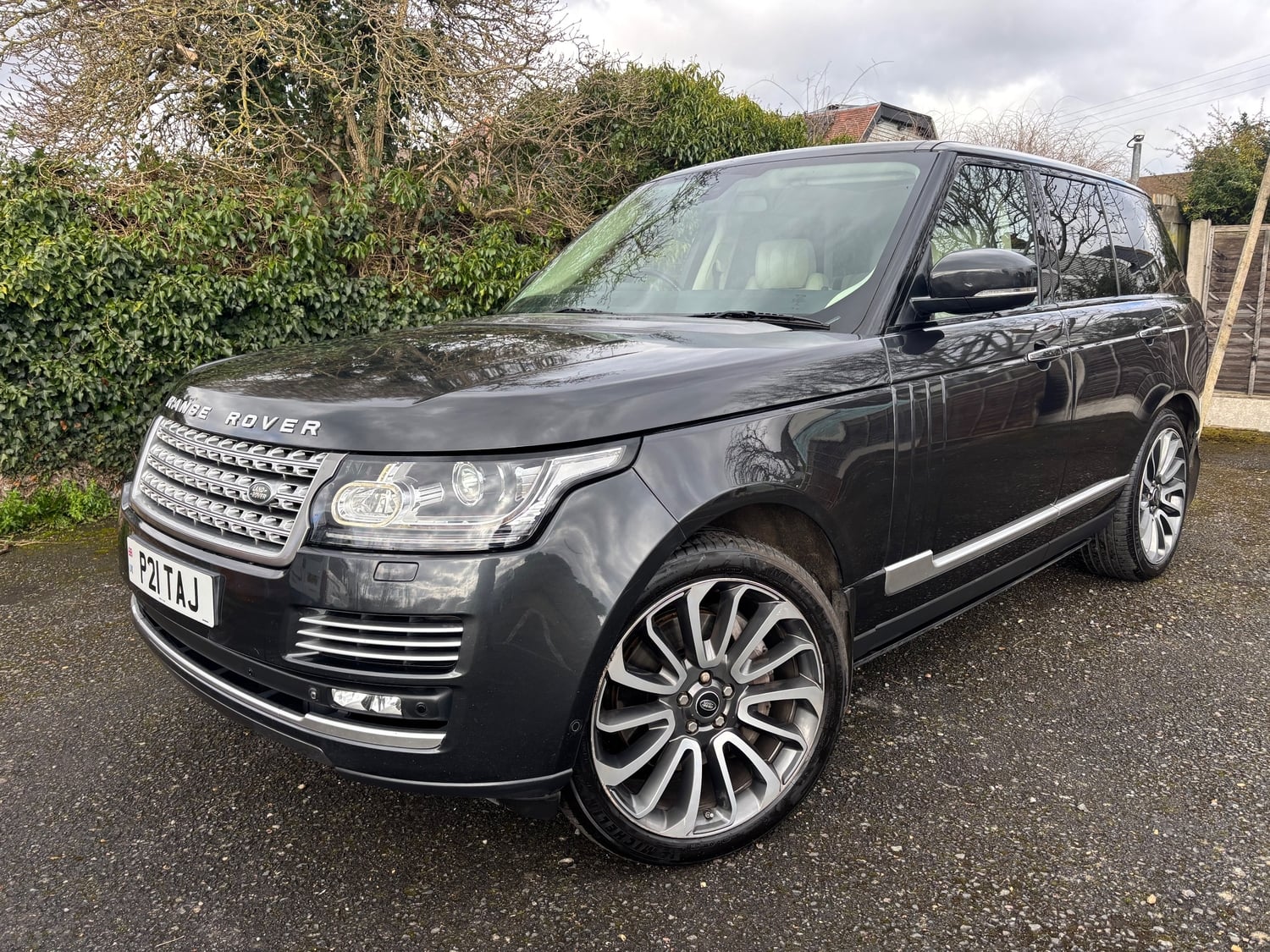 [ berth ]Land Rover Range Rover