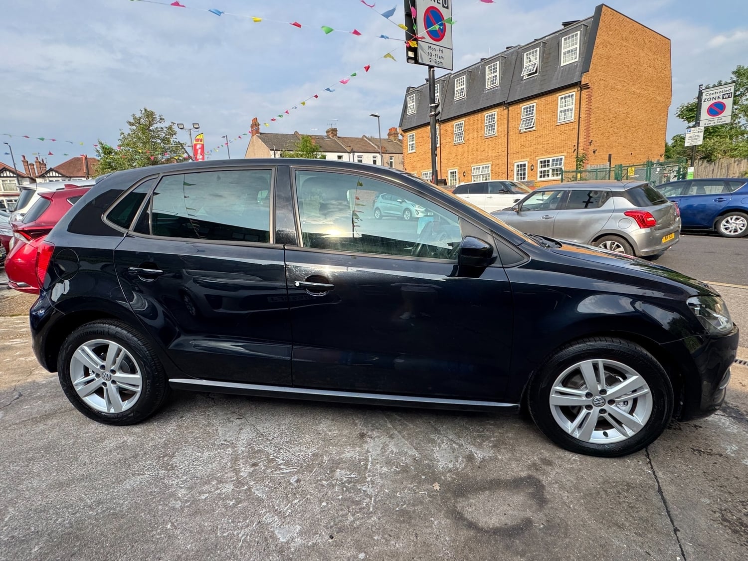 Volkswagen Polo 2017 - Cars in Harrow