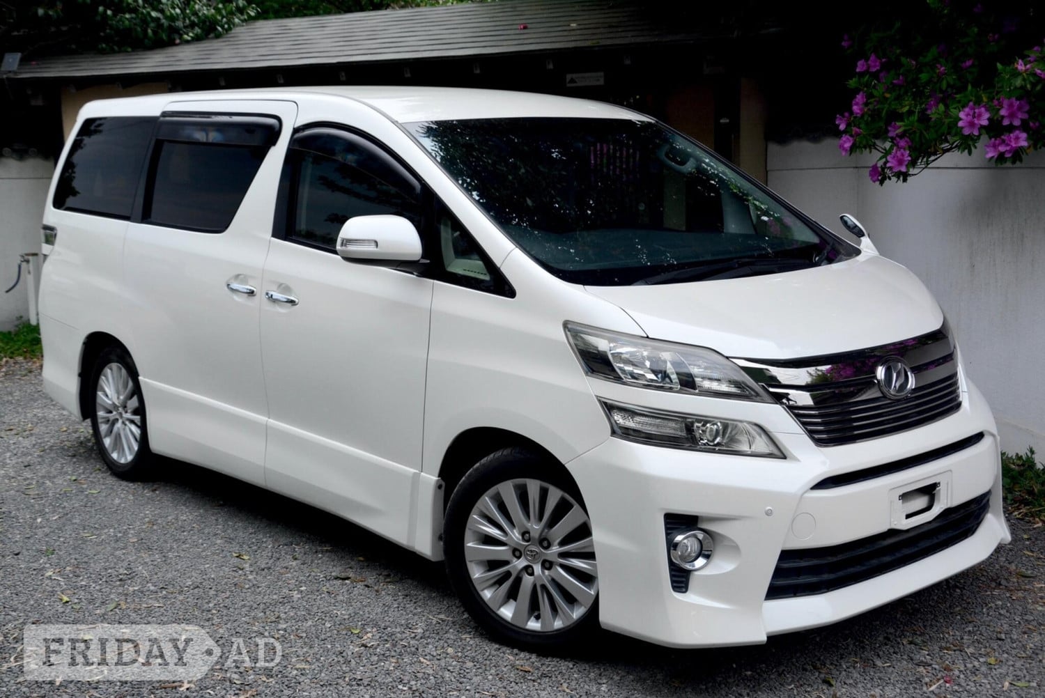 Toyota Vellfire 2012 - Cars