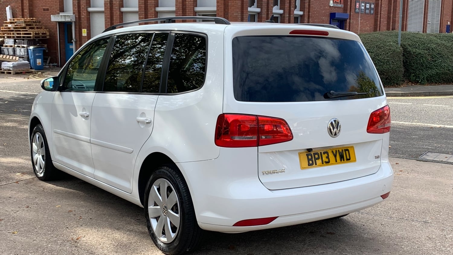 Volkswagen Touran 2013 - Cars
