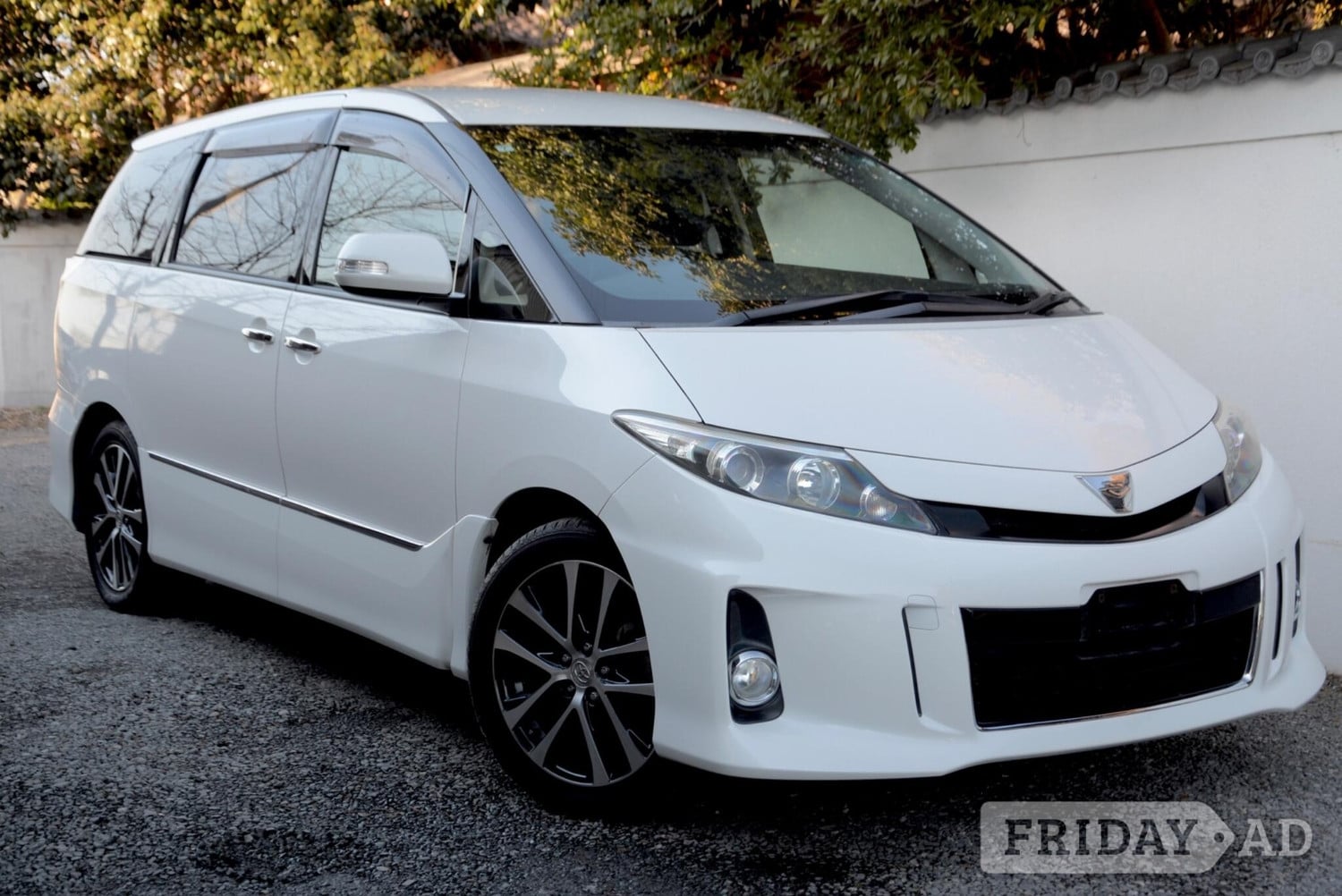 Toyota Estima 2013 in Chingford