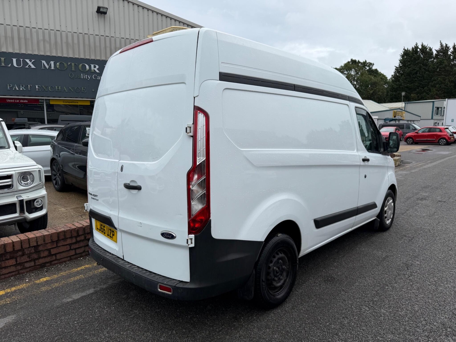 [ berth ]Ford Transit Custom