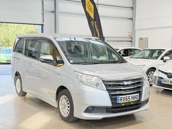 Toyota Noah 2015