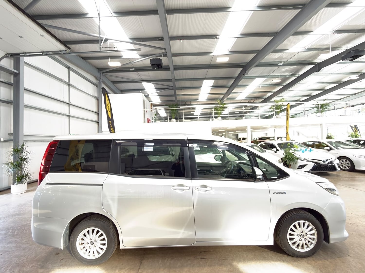 Toyota Noah Reading