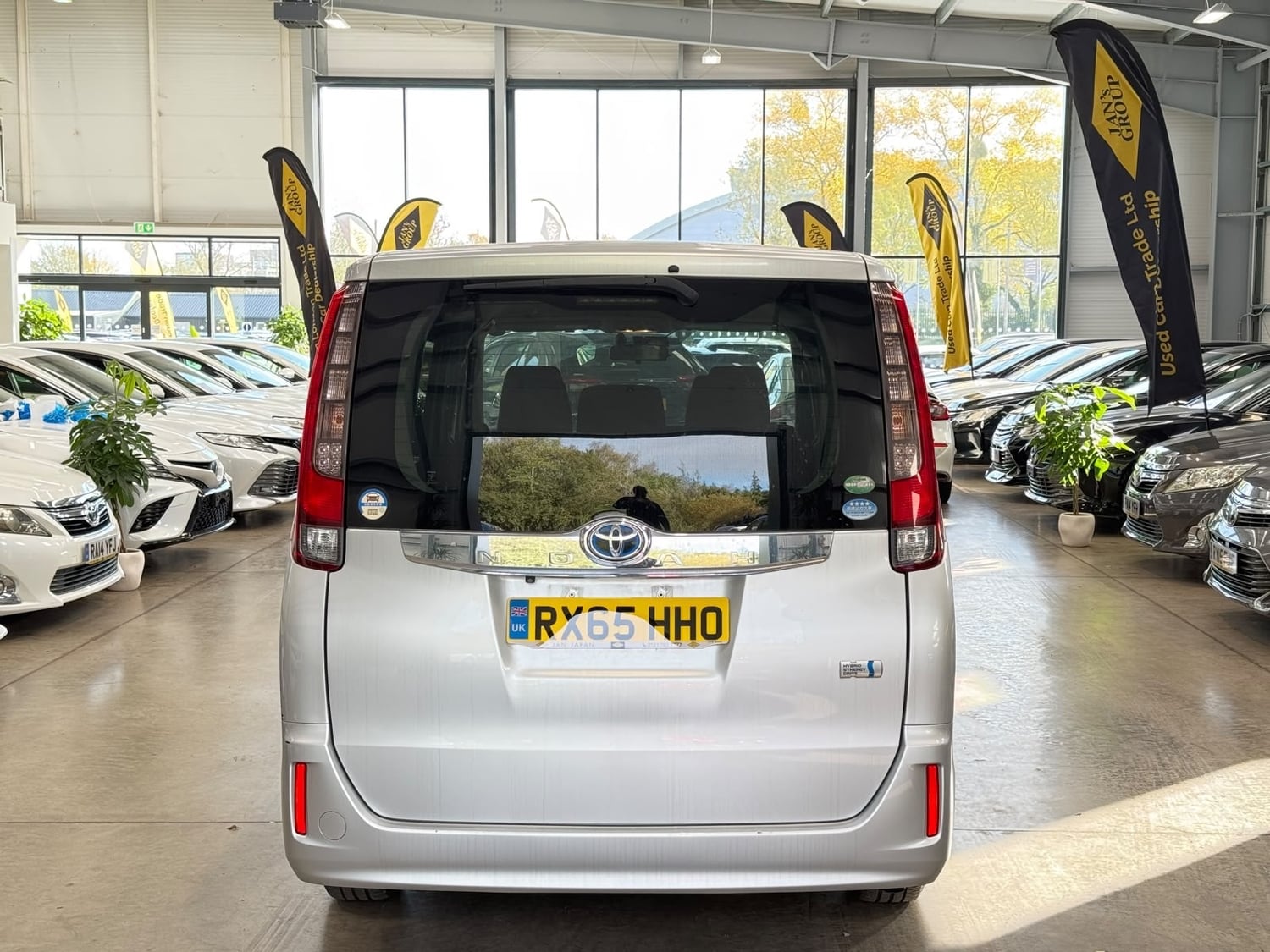 Toyota Noah 2015 - Cars in Reading