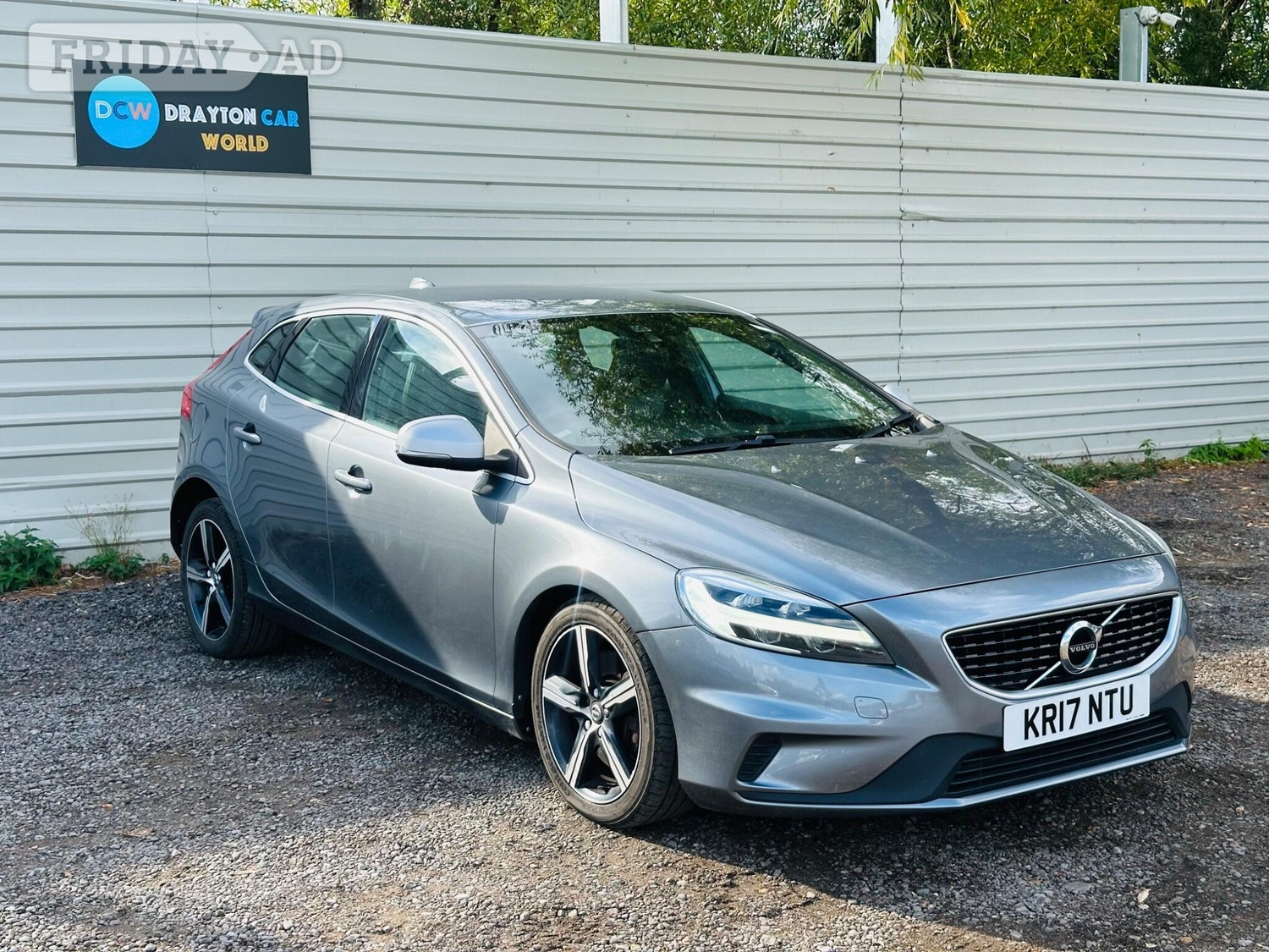 Volvo V40 2017 - Cars in Hillingdon