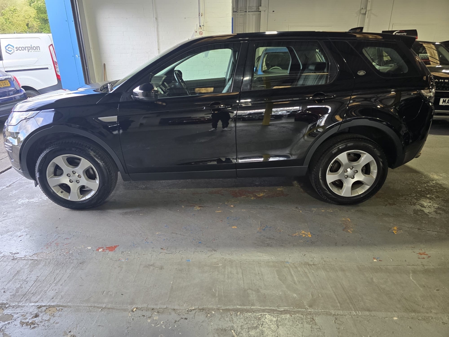 [ berth ]Land Rover Discovery Sport