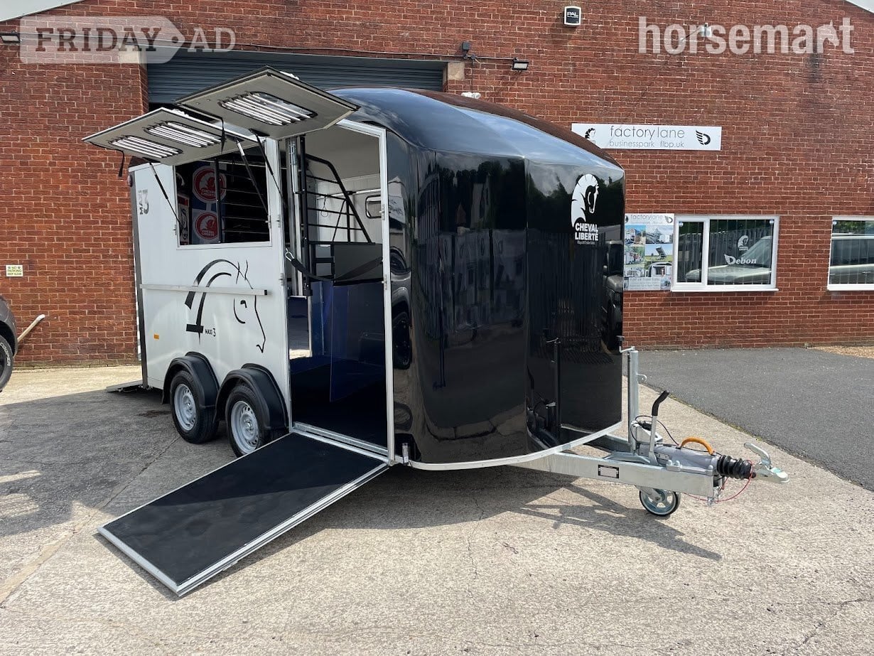 Cheval Liberte Maxi 3  Horse Trailer in Preston