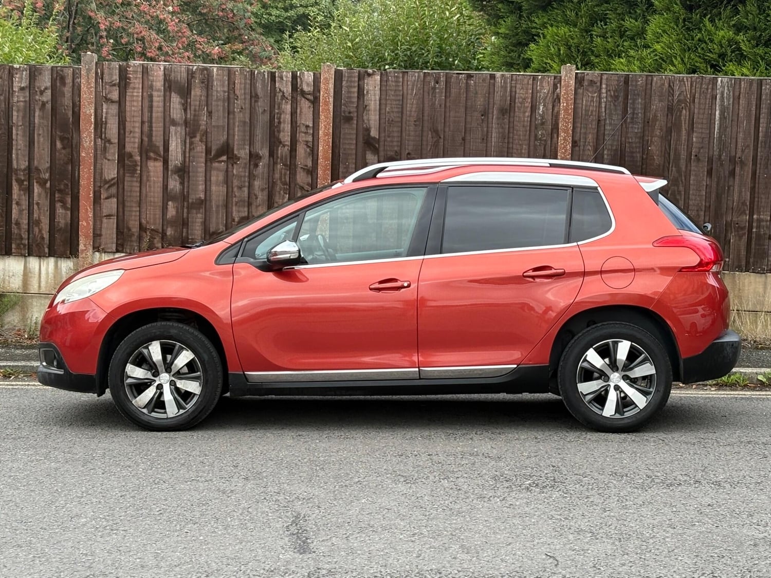 Peugeot 2008 2015 - Cars