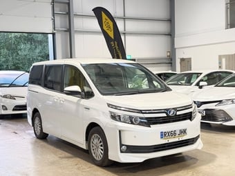 Toyota Voxy 2016