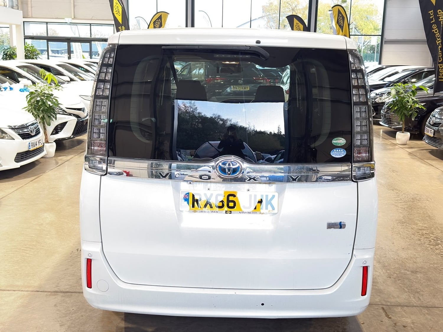 Toyota Voxy 2016 - Cars in Reading