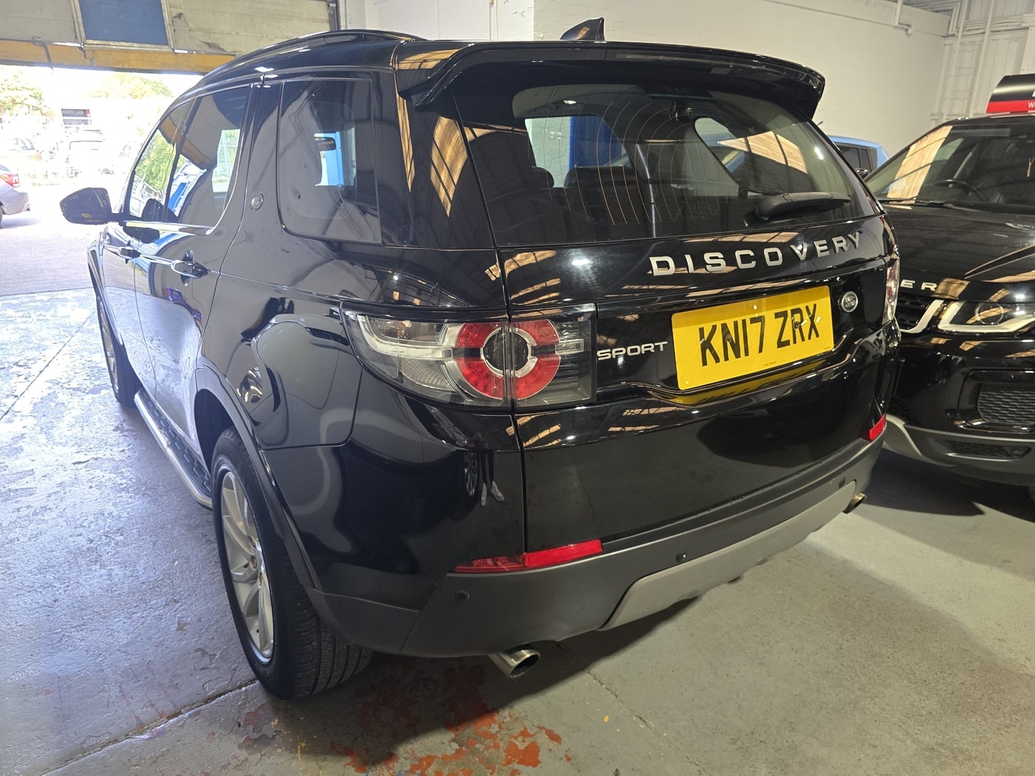 Land Rover Discovery Sport 2017 - Cars in Pontypridd