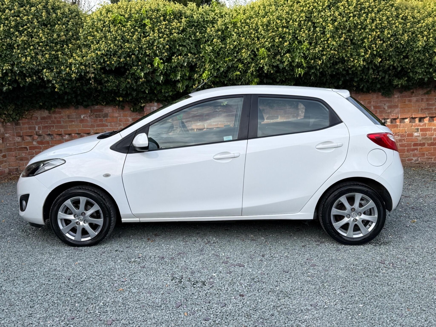 Mazda Mazda2 2011 - Cars in Newark
