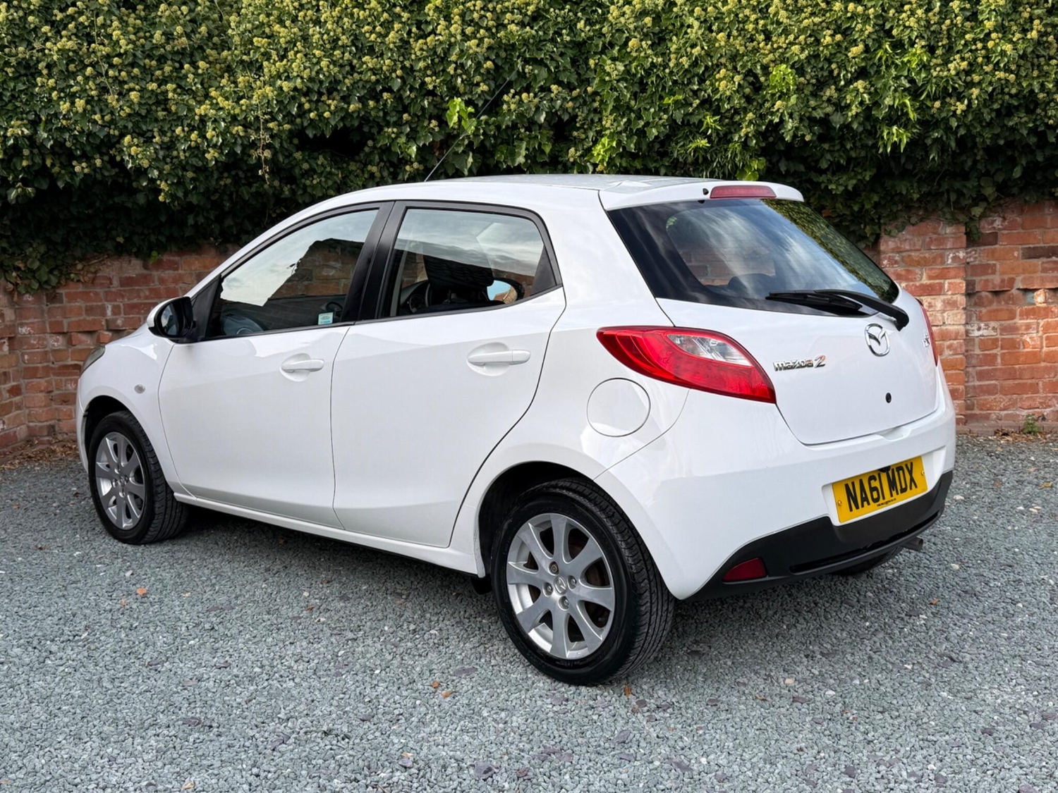 Mazda Mazda2 2011 - Cars