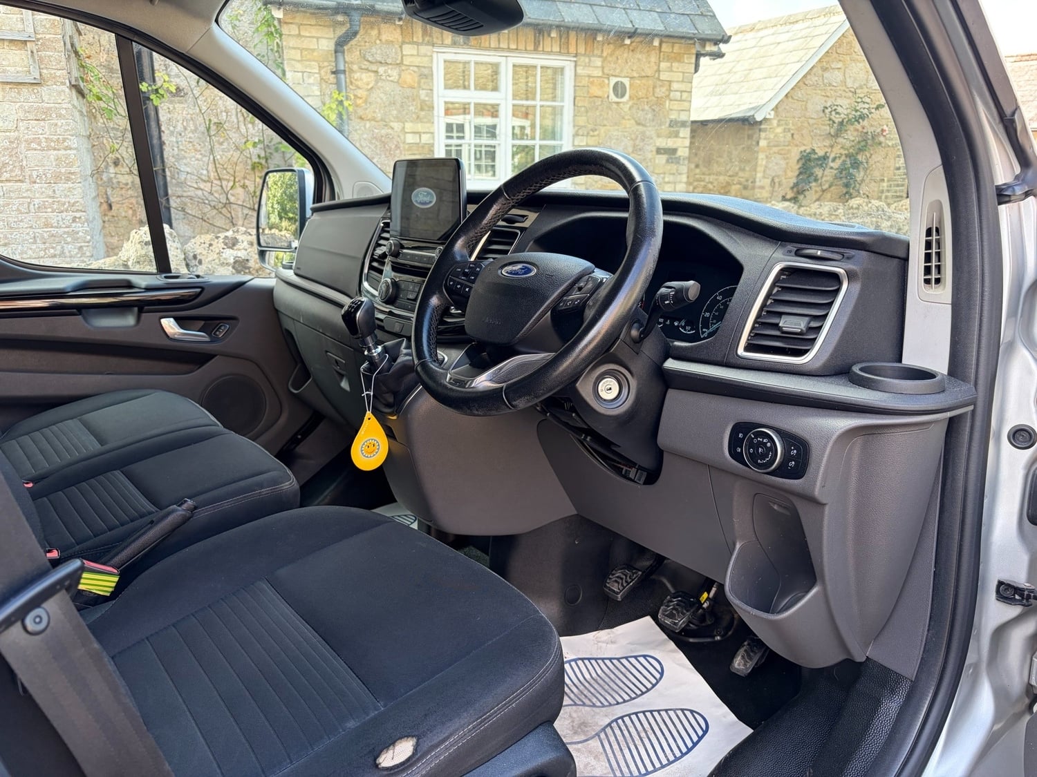 [ berth ]Ford Transit Custom