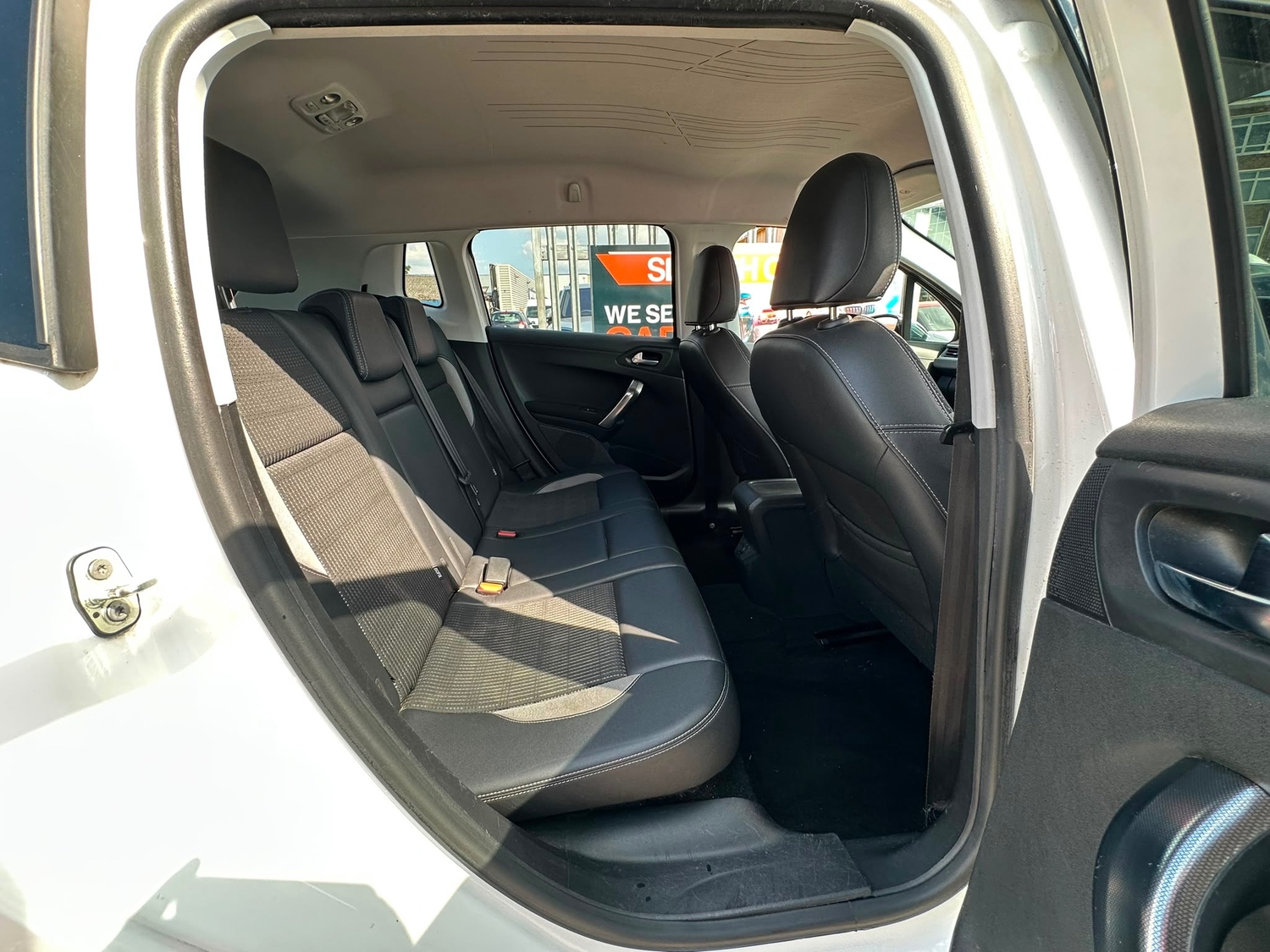 Peugeot 2008 2014 - Cars