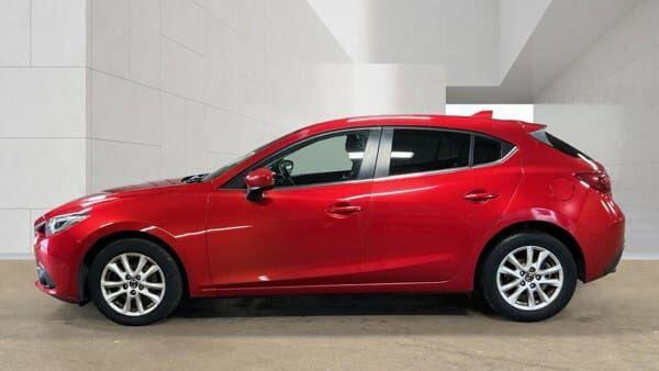 Mazda 3 2014 - Cars in Hillingdon