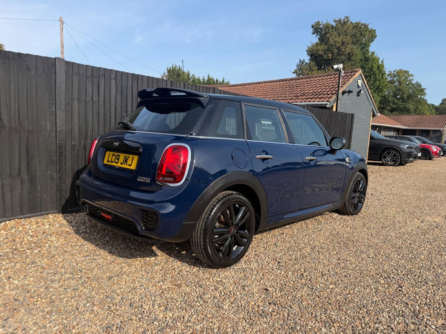 Mini Hatch 2019 - Cars in Addlestone