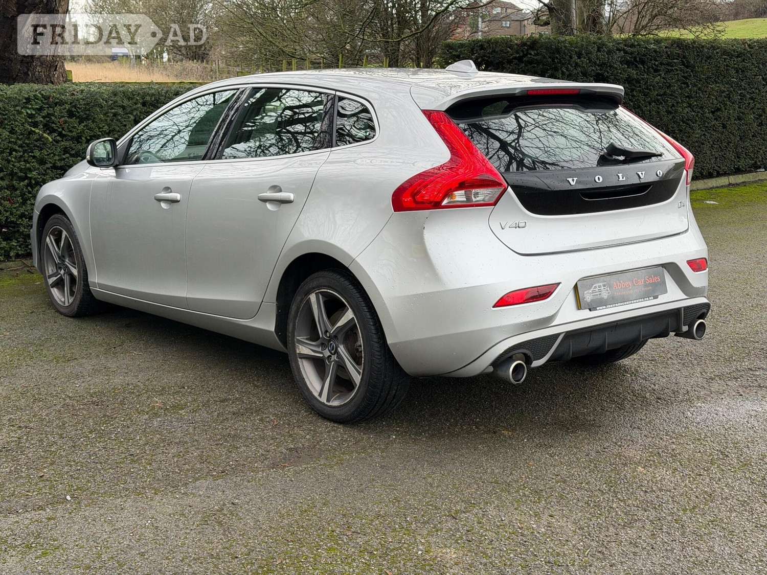 Volvo V40 2016 - Cars in Leeds
