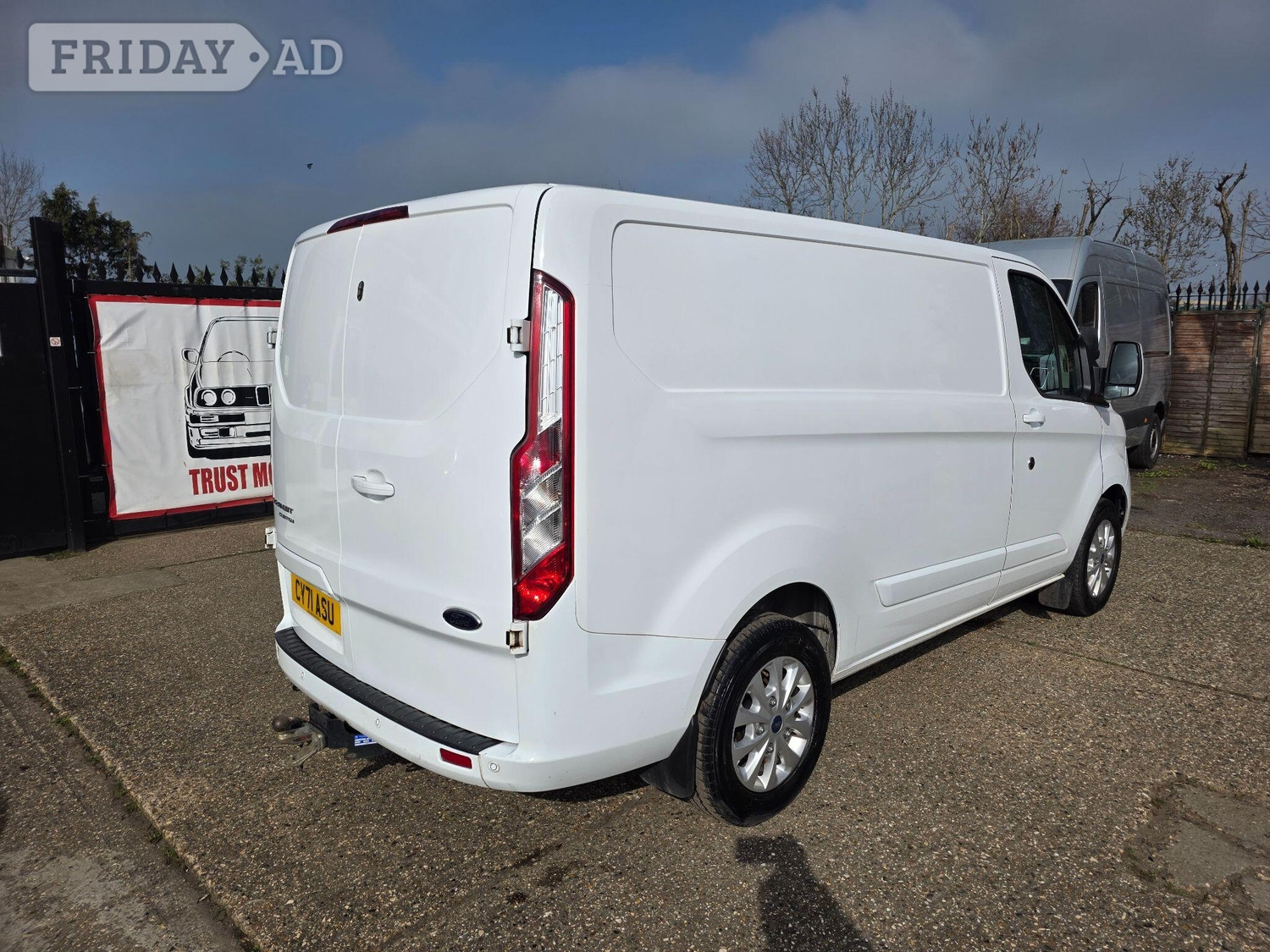 [ berth ]Ford Transit Custom