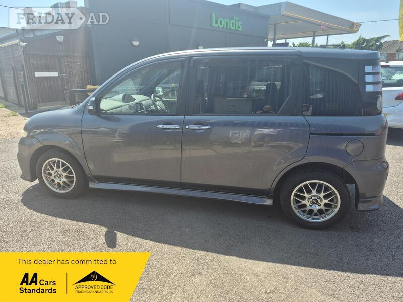 Toyota Sienta 2007 - Cars