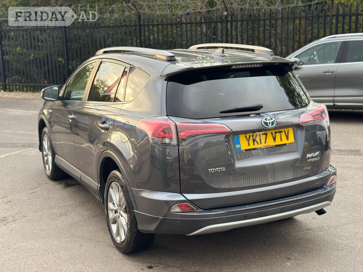 Toyota RAV4 2017 - Cars in Romford