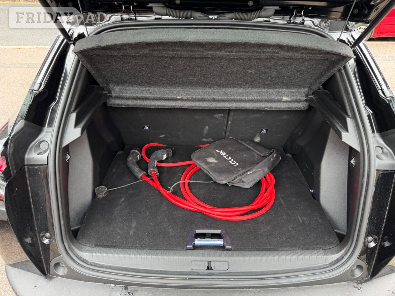[ berth ]Peugeot E-2008