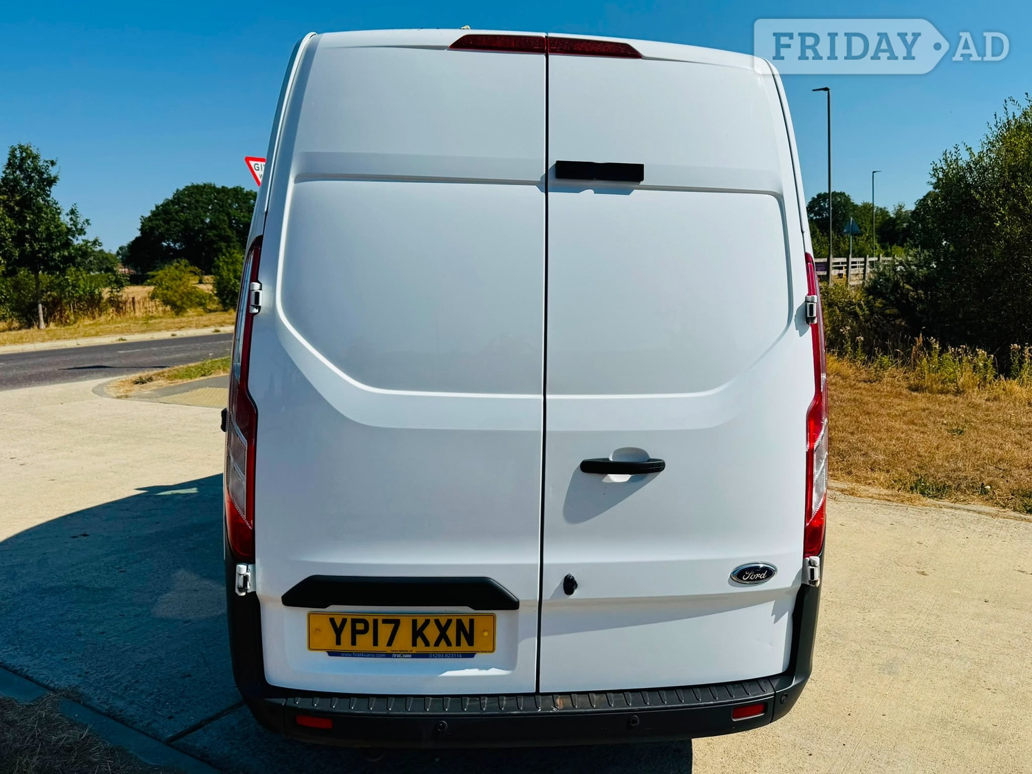 [ berth ]Ford Transit Custom