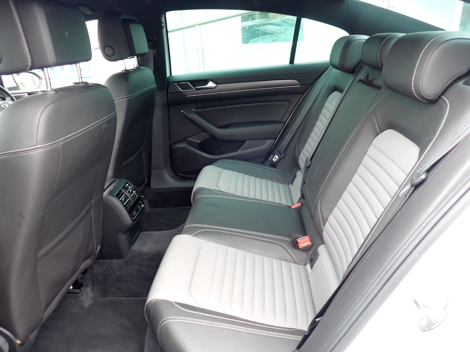 Volkswagen Passat 2015 - Cars in Tonbridge